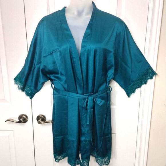 Green silk like robe in xxl - Picture 1 of 6